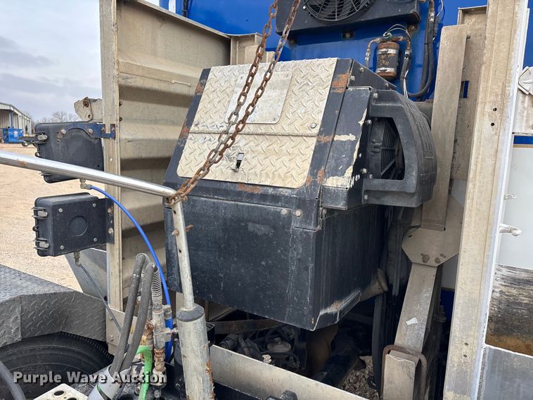 image for item EE1392 2014 Kenworth W900 semi truck