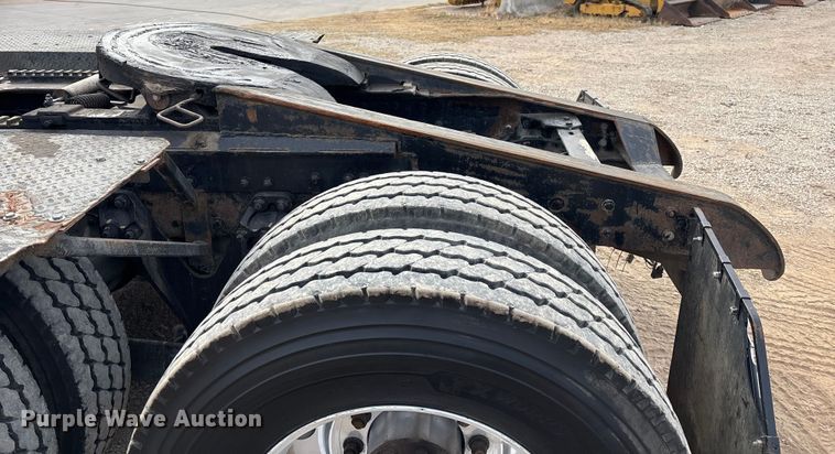 image for item EE1392 2014 Kenworth W900 semi truck