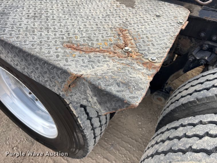 image for item EE1392 2014 Kenworth W900 semi truck