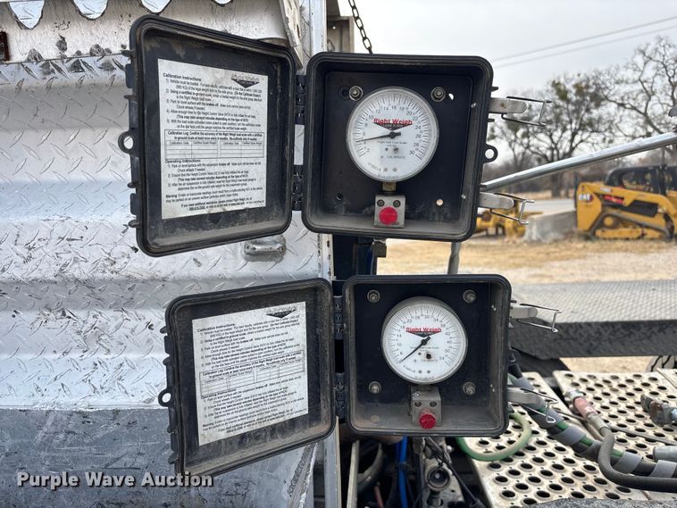 image for item EE1392 2014 Kenworth W900 semi truck