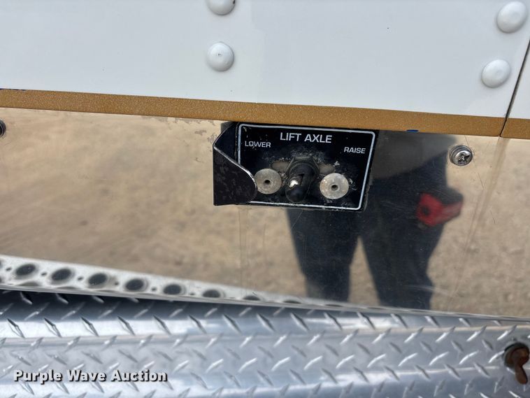 image for item EE1392 2014 Kenworth W900 semi truck