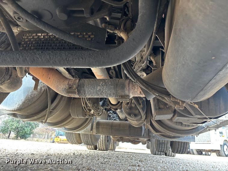 image for item EE1392 2014 Kenworth W900 semi truck