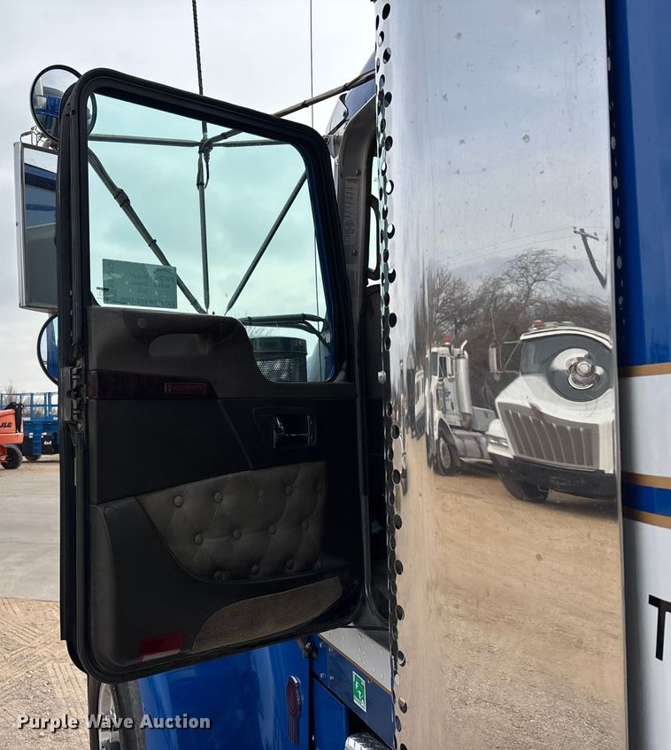 image for item EE1392 2014 Kenworth W900 semi truck