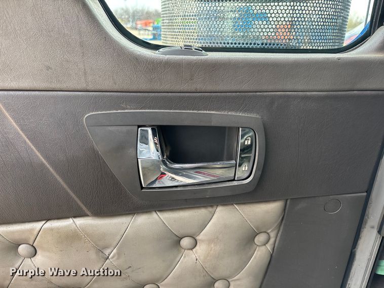 image for item EE1392 2014 Kenworth W900 semi truck