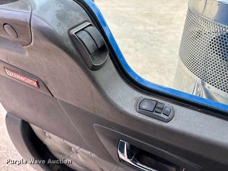 image for item EE1392 2014 Kenworth W900 semi truck