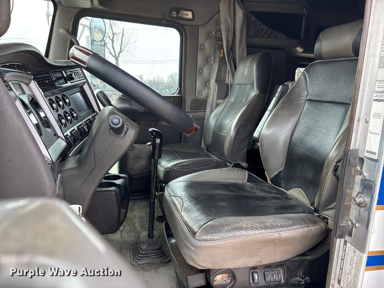 image for item EE1392 2014 Kenworth W900 semi truck