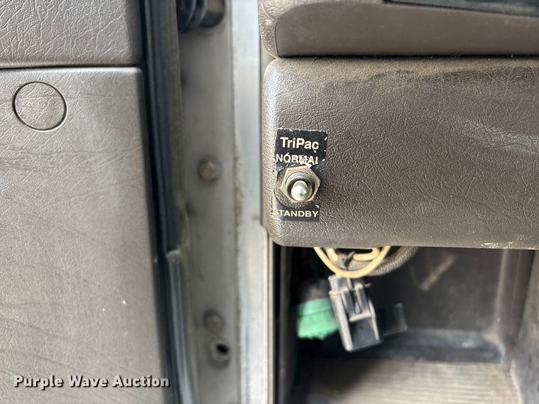 image for item EE1392 2014 Kenworth W900 semi truck