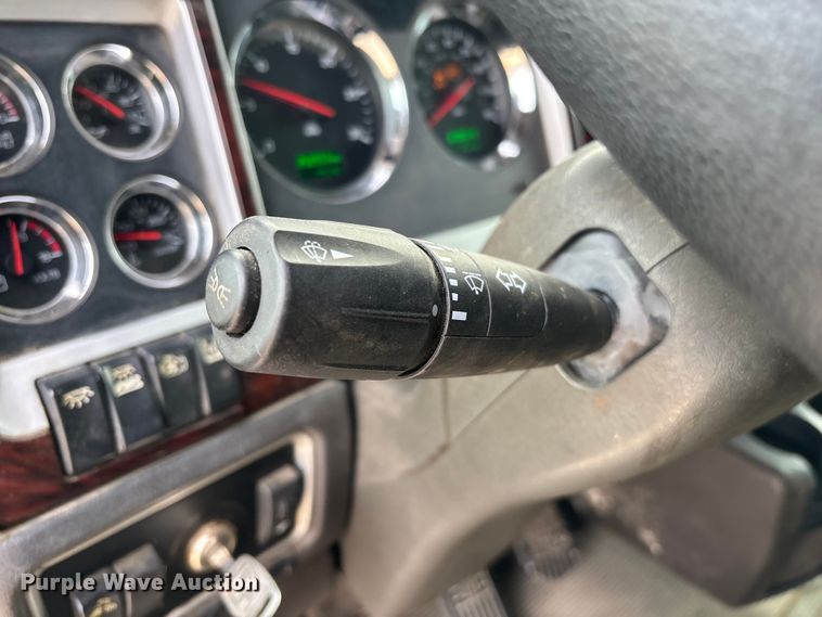 image for item EE1392 2014 Kenworth W900 semi truck