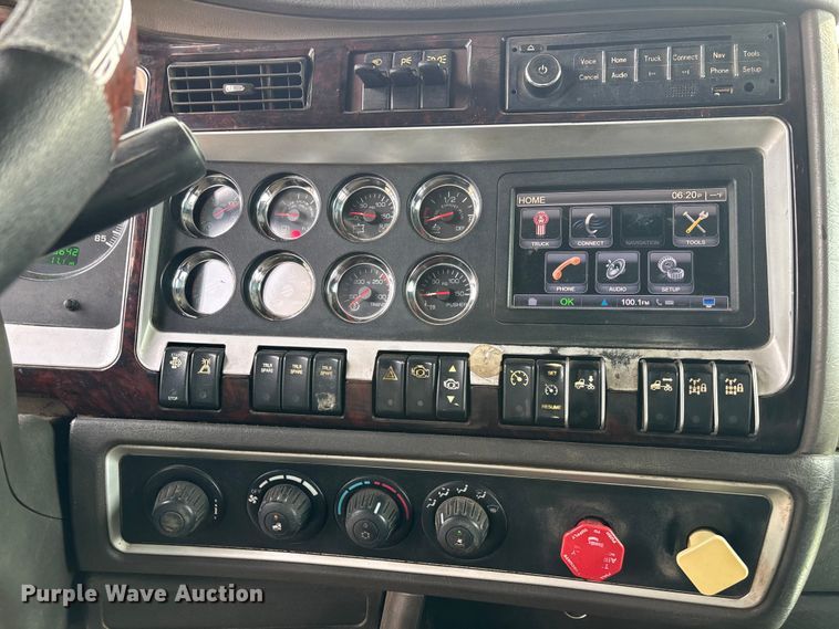 image for item EE1392 2014 Kenworth W900 semi truck