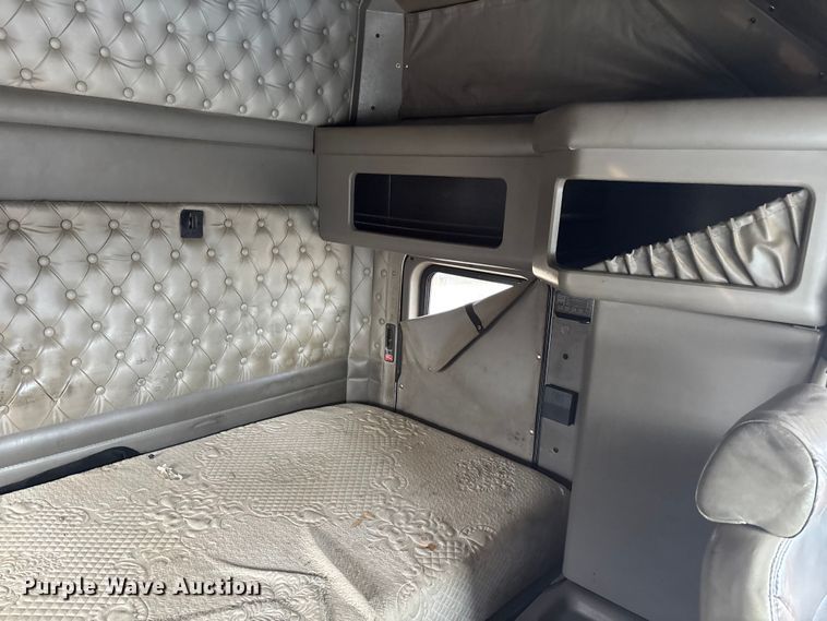 image for item EE1392 2014 Kenworth W900 semi truck