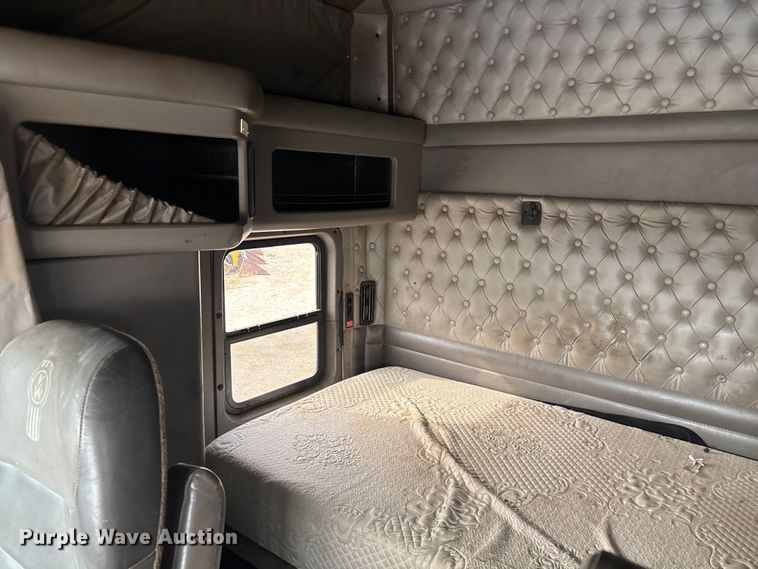 image for item EE1392 2014 Kenworth W900 semi truck