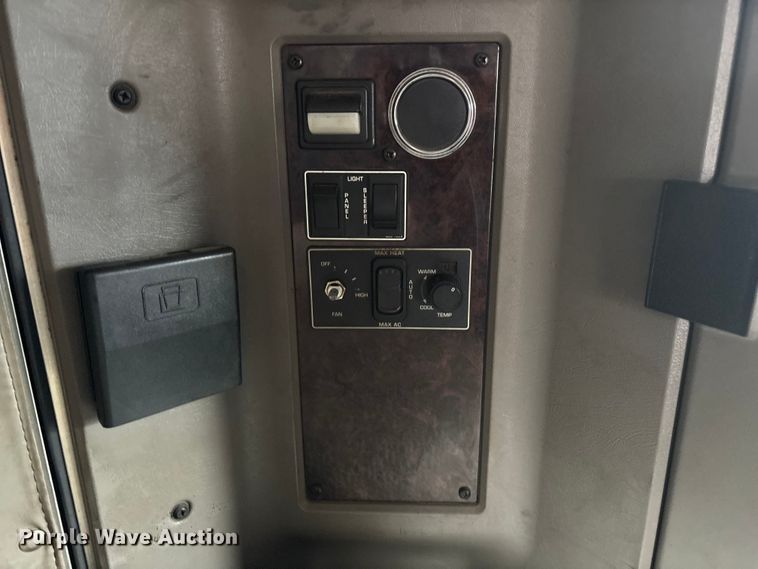 image for item EE1392 2014 Kenworth W900 semi truck