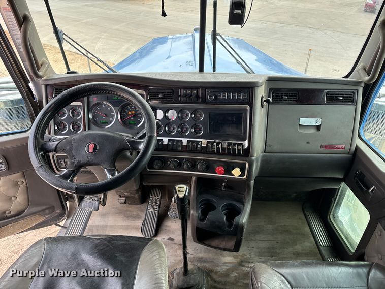 image for item EE1392 2014 Kenworth W900 semi truck