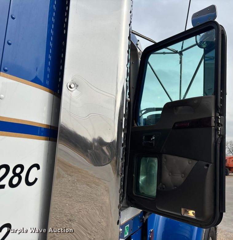 image for item EE1392 2014 Kenworth W900 semi truck