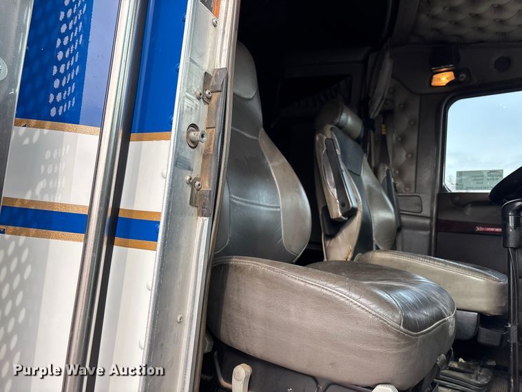 image for item EE1392 2014 Kenworth W900 semi truck