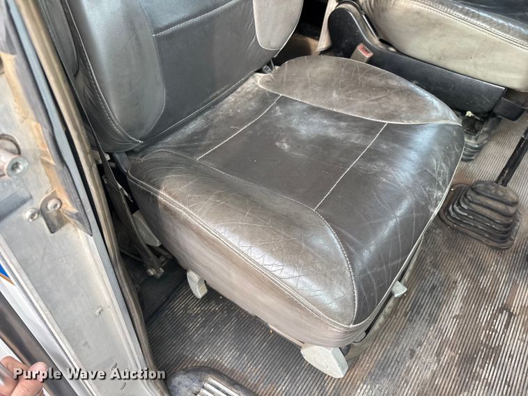 image for item EE1392 2014 Kenworth W900 semi truck