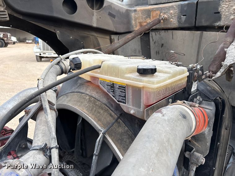 image for item EE1392 2014 Kenworth W900 semi truck