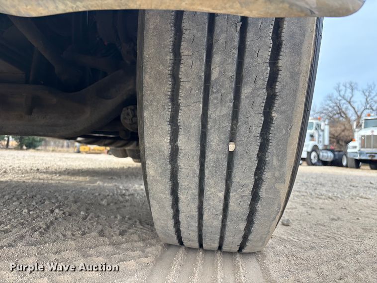 image for item EE1392 2014 Kenworth W900 semi truck