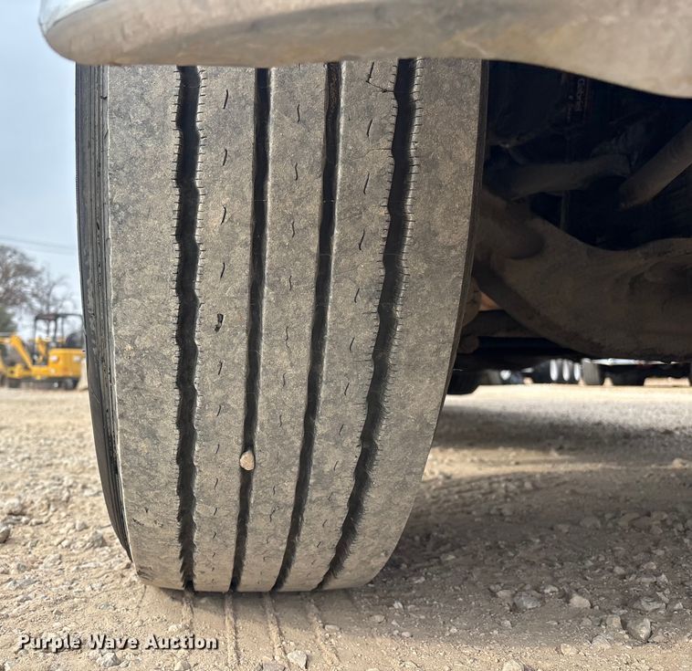 image for item EE1392 2014 Kenworth W900 semi truck