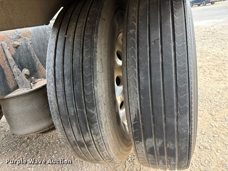 image for item EE1392 2014 Kenworth W900 semi truck