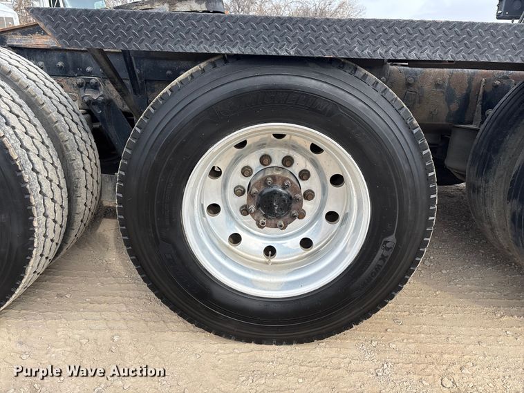 image for item EE1392 2014 Kenworth W900 semi truck