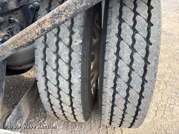 image for item EE1392 2014 Kenworth W900 semi truck