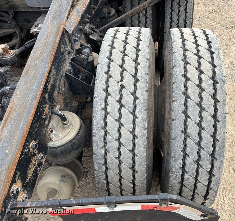 image for item EE1392 2014 Kenworth W900 semi truck