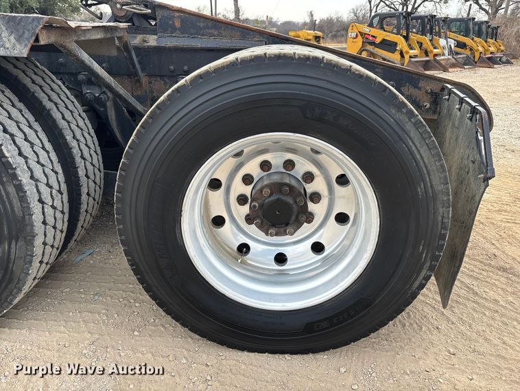 image for item EE1392 2014 Kenworth W900 semi truck