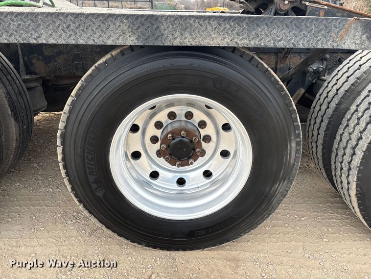 image for item EE1392 2014 Kenworth W900 semi truck