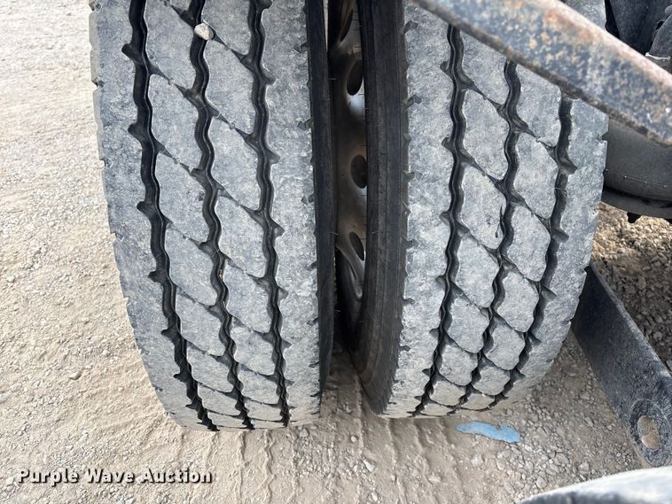 image for item EE1392 2014 Kenworth W900 semi truck