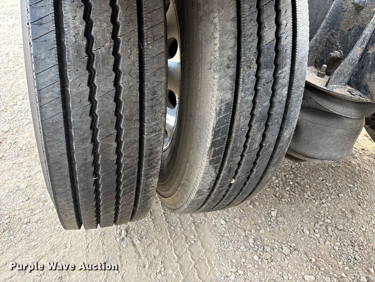 image for item EE1392 2014 Kenworth W900 semi truck