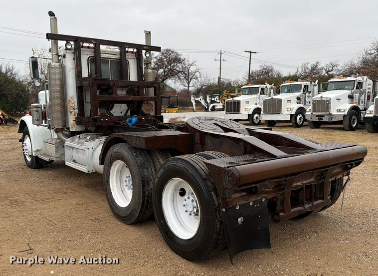 image for item EE1393 1982 Peterbilt 359 winch truck