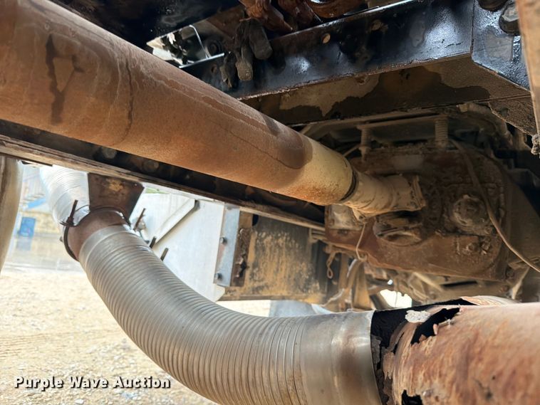 image for item EE1393 1982 Peterbilt 359 winch truck