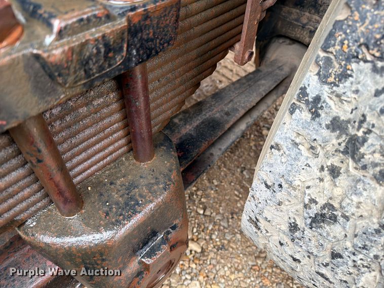 image for item EE1393 1982 Peterbilt 359 winch truck