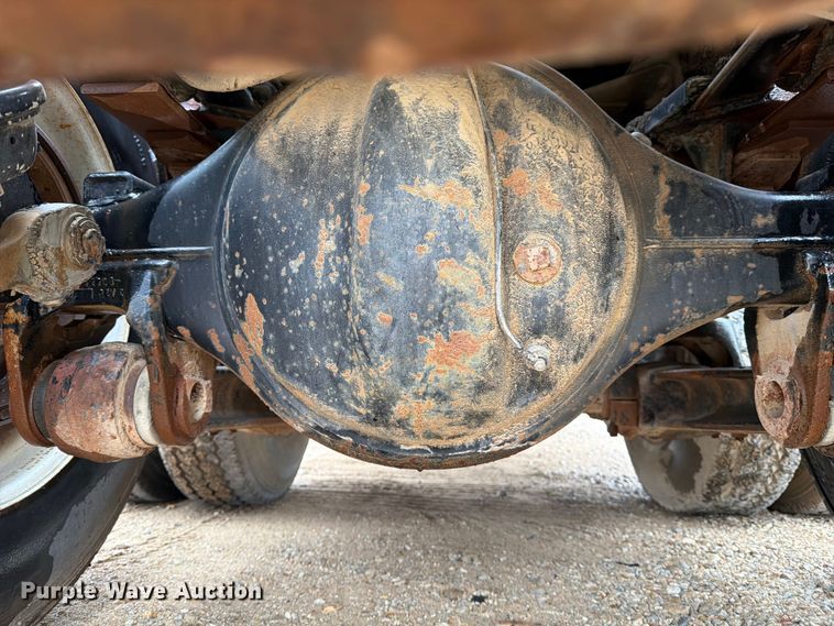 image for item EE1393 1982 Peterbilt 359 winch truck