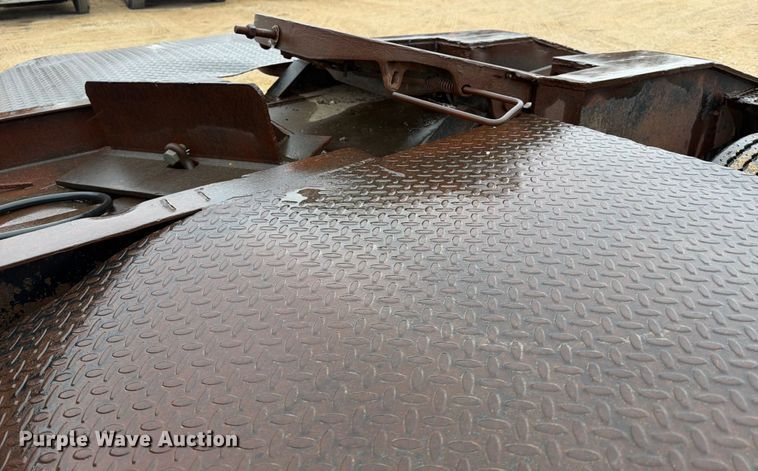 image for item EE1393 1982 Peterbilt 359 winch truck