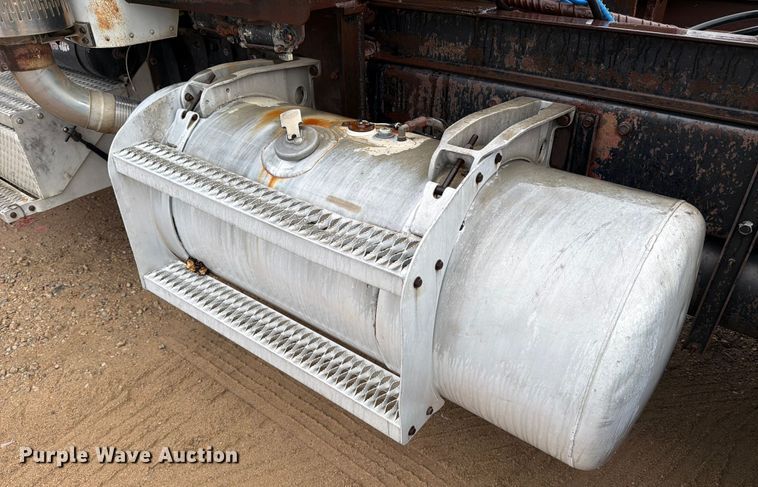 image for item EE1393 1982 Peterbilt 359 winch truck