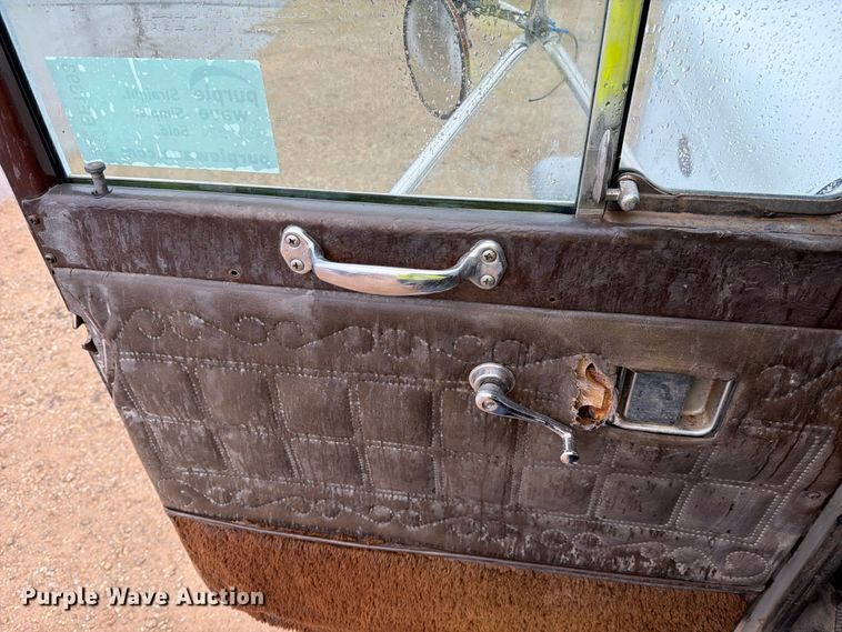 image for item EE1393 1982 Peterbilt 359 winch truck