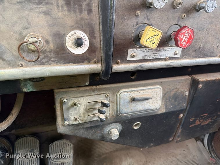 image for item EE1393 1982 Peterbilt 359 winch truck