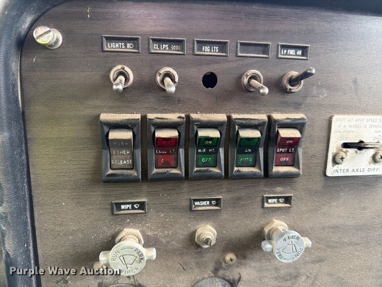 image for item EE1393 1982 Peterbilt 359 winch truck