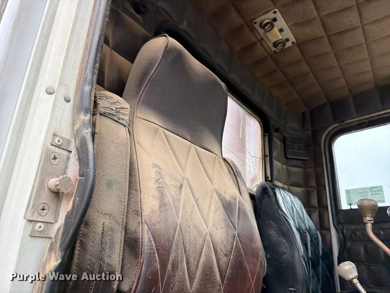 image for item EE1393 1982 Peterbilt 359 winch truck