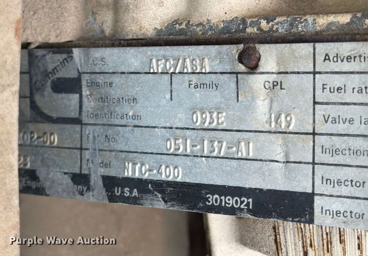 image for item EE1393 1982 Peterbilt 359 winch truck