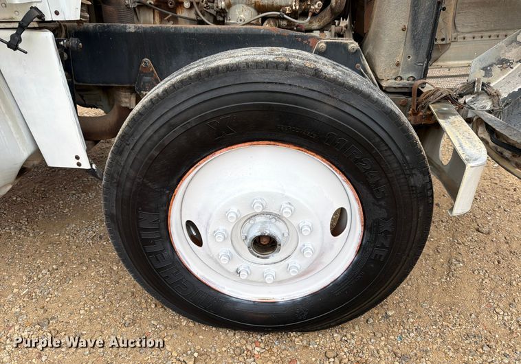 image for item EE1393 1982 Peterbilt 359 winch truck