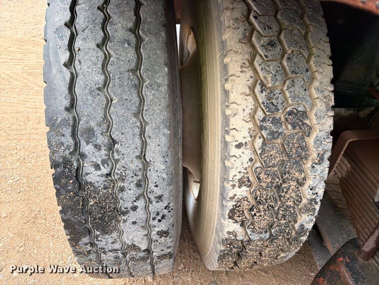 image for item EE1393 1982 Peterbilt 359 winch truck