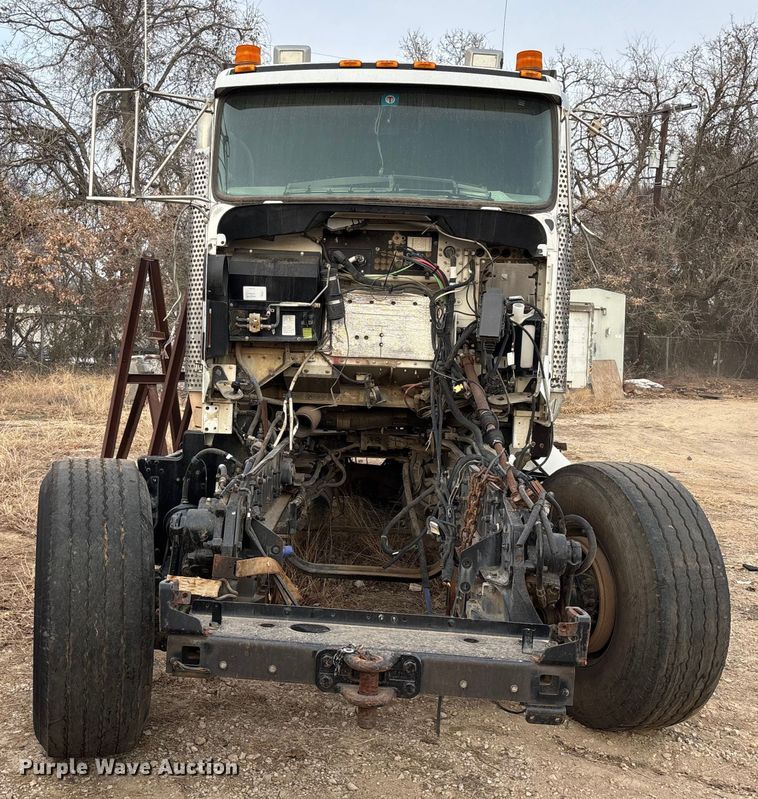 image for item EE1394 2014 Kenworth T800 semi truck