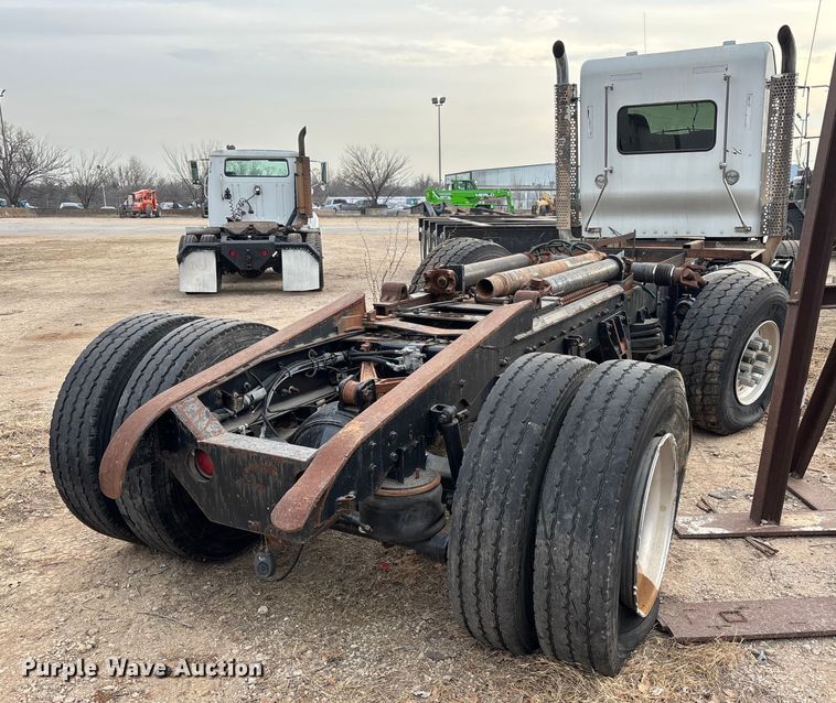 image for item EE1394 2014 Kenworth T800 semi truck