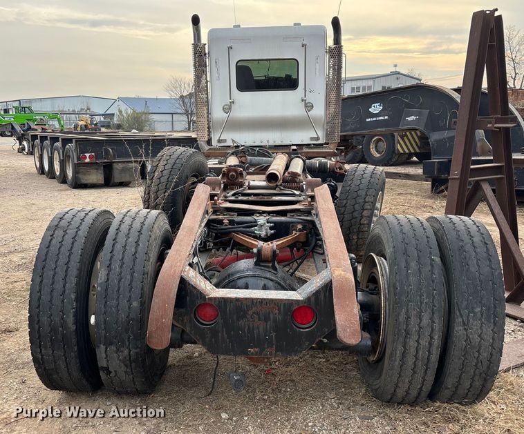 image for item EE1394 2014 Kenworth T800 semi truck