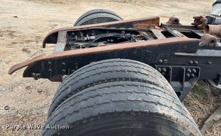 image for item EE1394 2014 Kenworth T800 semi truck