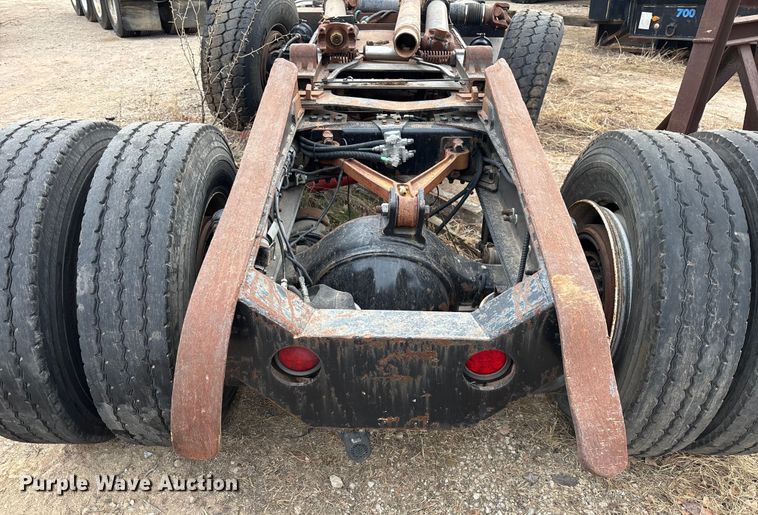 image for item EE1394 2014 Kenworth T800 semi truck