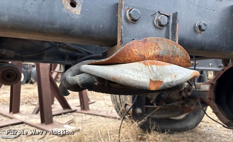 image for item EE1394 2014 Kenworth T800 semi truck